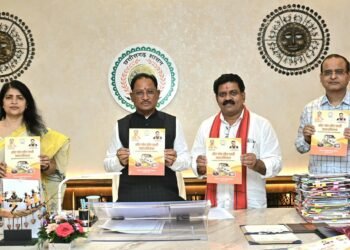 CM Vishnu Deo Sai Releases Booklet on 'Mor Gaon Mor Pani' Campaign, Calls It a Grassroots Water Revolution 2 CM Vishnu Deo Sai Releases Booklet on ‘Mor Gaon Mor Pani’ Campaign, Calls It a Grassroots Water Revolution