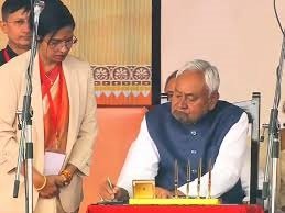 Nitish Kumar Takes Oath as Bihar Chief Minister for a Record 10th Time in Presence of PM Modi and Amit Shah 3 Nitish Kumar Takes Oath as Bihar Chief Minister for a Record 10th Time in Presence of PM Modi and Amit Shah