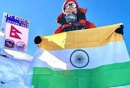Dubai-Based Indian Banker Shradha Gupta Conquers Mount Everest, Reaches the Roof of the World