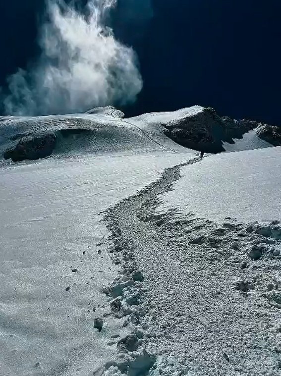 Indian Climber Shradha Gupta Summits Mount Manaslu, Her First 8,000-Metre Peak 4 Summits Mount Manaslu