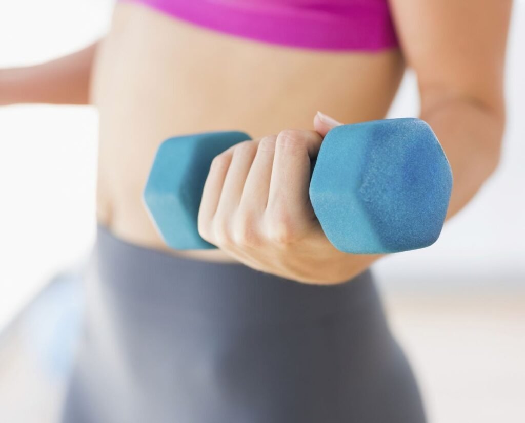 People Who Lift Weights Live Longer, New Study Finds 2 People Who Lift Weights Live Longer 2
