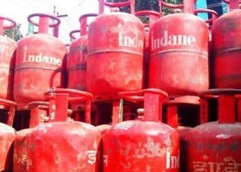 घरेलू LPG सिलेंडर ₹29 महंगा: तीन महीने में दूसरी बार बढ़े दाम, आम उपभोक्ताओं पर बढ़ा बोझ