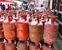 घरेलू LPG सिलेंडर ₹29 महंगा: तीन महीने में दूसरी बार बढ़े दाम, आम उपभोक्ताओं पर बढ़ा बोझ 2 घरेलू LPG सिलेंडर ₹29 महंगा 4