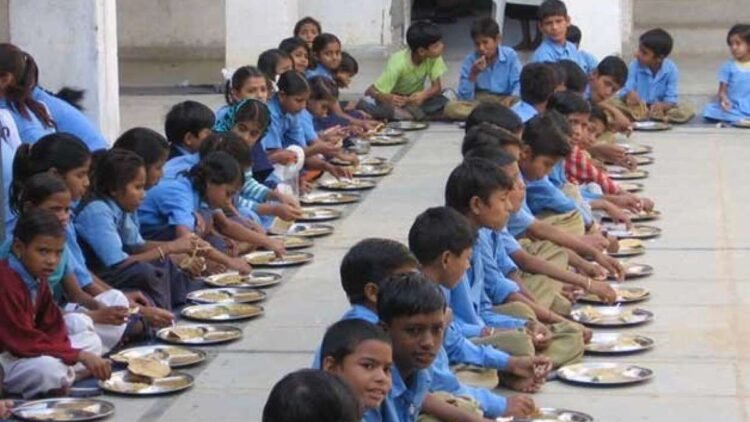 147 Girls Fall Ill After Suspected Food Poisoning