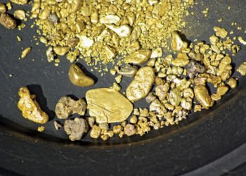 Gold Falls 1,500 to 1.47 Lakh