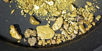 Gold Falls 1,500 to 1.47 Lakh