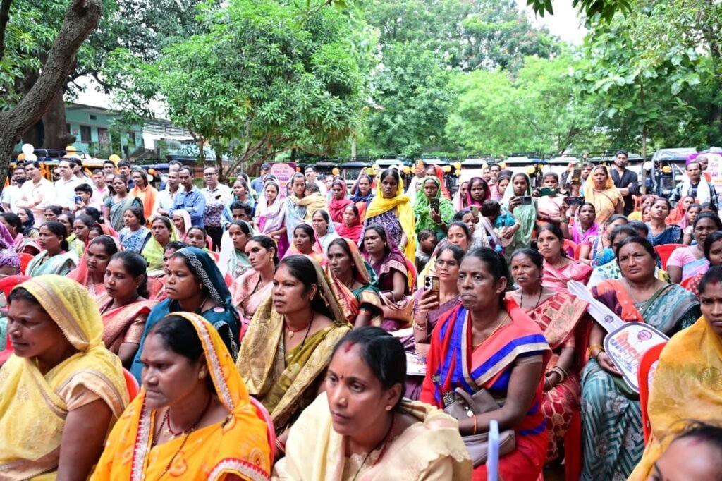 जशपुर एक्सप्रेस योजना: 50 महिलाओं को ई-रिक्शा, आत्मनिर्भरता की ओर बढ़ा बड़ा कदम