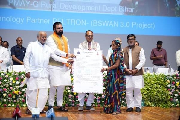 बिहार को 11.19 लाख पक्के मकानों की सौगात, ₹13,427 करोड़ का आवंटन: शिवराज सिंह चौहान 3 बिहार को 11.19 लाख पक्के मकानों की सौगात, ₹13,427 करोड़ का आवंटन: शिवराज सिंह चौहान