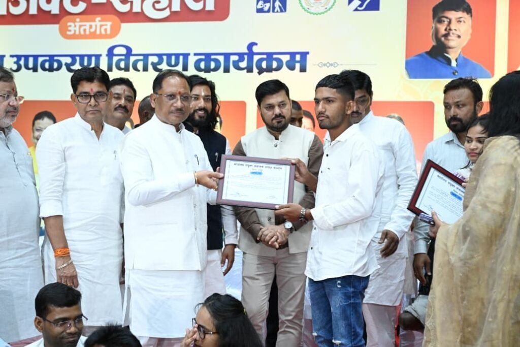  मुख्यमंत्री विष्णु देव साय, प्रोजेक्ट 'सहारा' के तहत 1,739 दिव्यांगजनों हितग्राहियों को ₹3.58 करोड़ के सहायक उपकरण वितरित किए