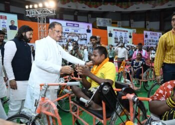 मुख्यमंत्री विष्णु देव साय, प्रोजेक्ट 'सहारा' के तहत 1,739 दिव्यांगजनों हितग्राहियों को ₹3.58 करोड़ के सहायक उपकरण वितरित किए