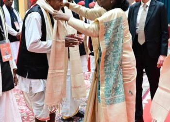President Bhavan Showcases Bastar's Tribal Heritage as Cultural Delegation Meets President Murmu 6 President Bhavan Showcases Bastar's Tribal Heritage as Cultural Delegation Meets President Murmu