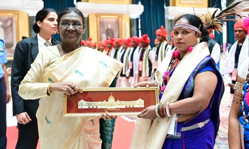 President Bhavan Showcases Bastar's Tribal Heritage as Cultural Delegation Meets President Murmu 3 President Bhavan Showcases Bastar's Tribal Heritage as Cultural Delegation Meets President Murmu