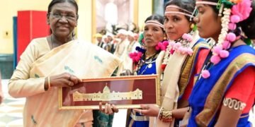 राष्ट्रपति भवन में गूंजी बस्तर की जनजातीय संस्कृति, राष्ट्रपति द्रौपदी मुर्मु से मिला विशेष प्रतिनिधिमंडल