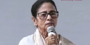 Mamata Banerjee Moves Supreme Court Against EC Freeze on TMC Name and Symbol